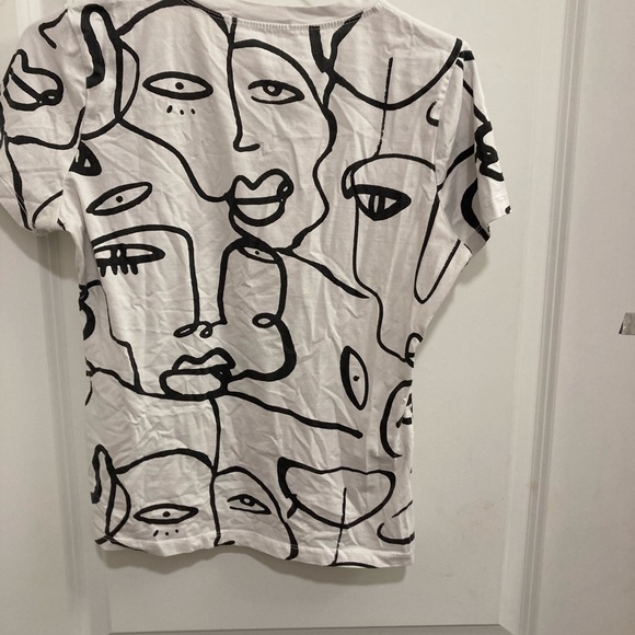 Abstract Face Print Top - Black & White - Picture 2 of 3